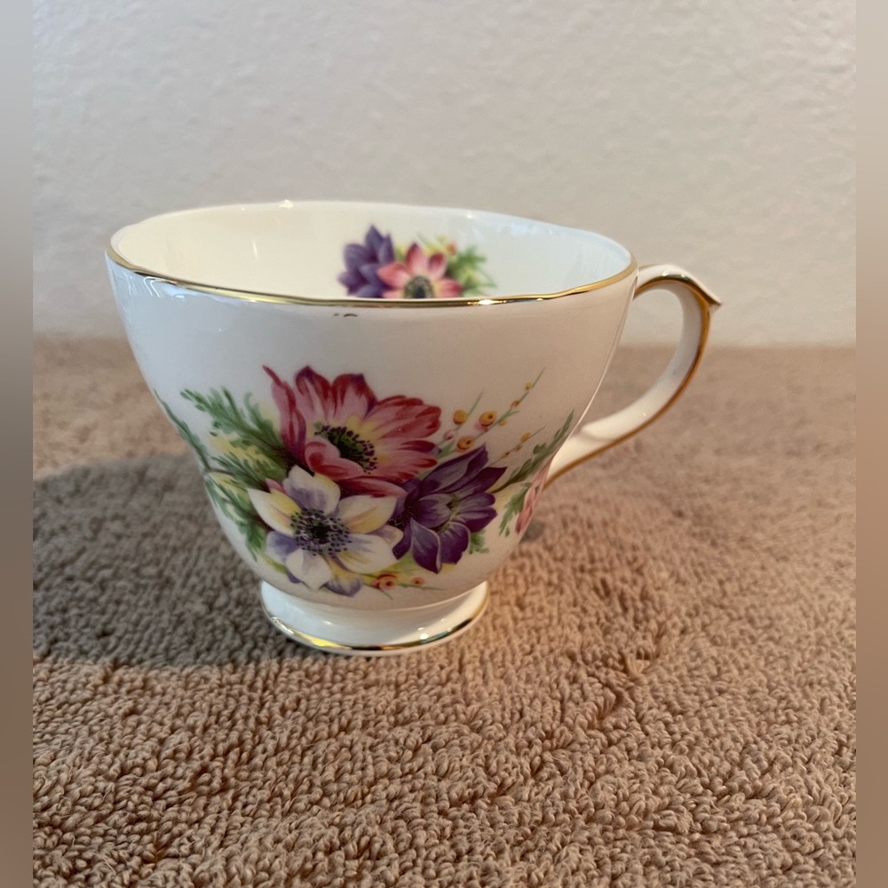 Royal Winchester Anemones Floral Gold Rim Fin Bone China Cup